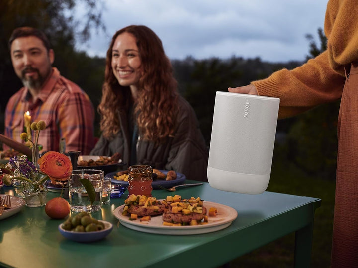Sonos Move 2 | Difuzor WLAN portabil cu WLAN, Bluetooth, compatibil cu Amazon Alexa, autonomie de cel puțin 24 de ore și stație de încărcare wireless - Alb