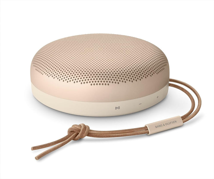 Bang & Olufsen Beosound A1 (generația a 2-a) - Difuzor Bluetooth portabil fără fir, rezistent la apă IP67, cu sunet la 360 de grade, asistent vocal Alexa și difuzor, durată de viață a bateriei 18 H - Grey Mist
