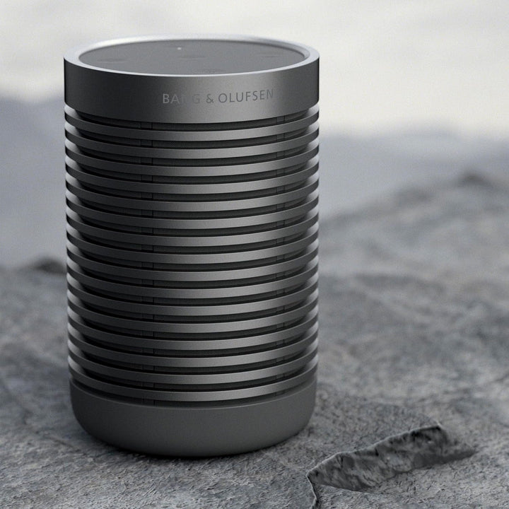 Bang & Olufsen Beosound Explore - Bluetooth portabil fără fir pentru exterior, casă și călătorie, baterie cu autonomie de 27 de ore, difuzor rezistent la apă 360° + cablu de încărcare USB-C - negru antracit