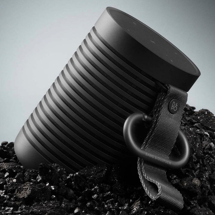 Bang & Olufsen Beosound Explore - Bluetooth portabil fără fir pentru exterior, casă și călătorie, baterie cu autonomie de 27 de ore, difuzor rezistent la apă 360° + cablu de încărcare USB-C - negru antracit