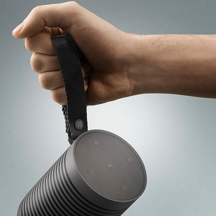 Bang & Olufsen Beosound Explore - Bluetooth portabil fără fir pentru exterior, casă și călătorie, baterie cu autonomie de 27 de ore, difuzor rezistent la apă 360° + cablu de încărcare USB-C - negru antracit