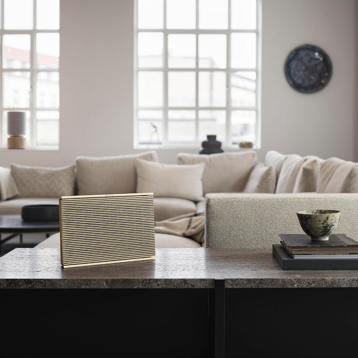 Bang & Olufsen Beosound Level - Difuzor portabil fără fir cu Wifi și Bluetooth (16 ore de funcționare a bateriei), Difuzor durabil certificat Cradle to Cradle - Gold Tone/Wood
