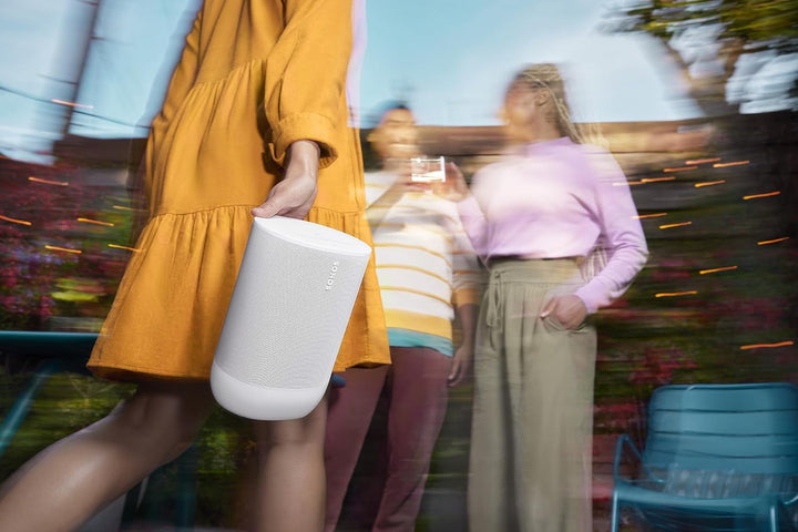 Sonos Move 2 | Difuzor WLAN portabil cu WLAN, Bluetooth, compatibil cu Amazon Alexa, autonomie de cel puțin 24 de ore și stație de încărcare wireless - Alb